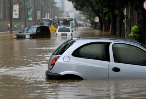 inonadation voiture ville